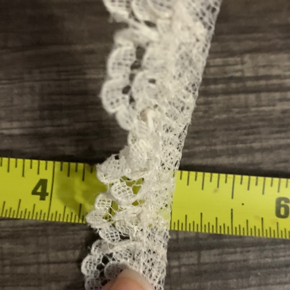 20 Yards of Beige Lace Trim 1/2 inch - Picture 4 of 4